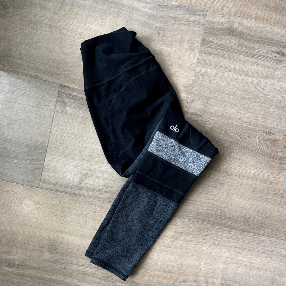 ALO Yoga Leggings in Black and Gray